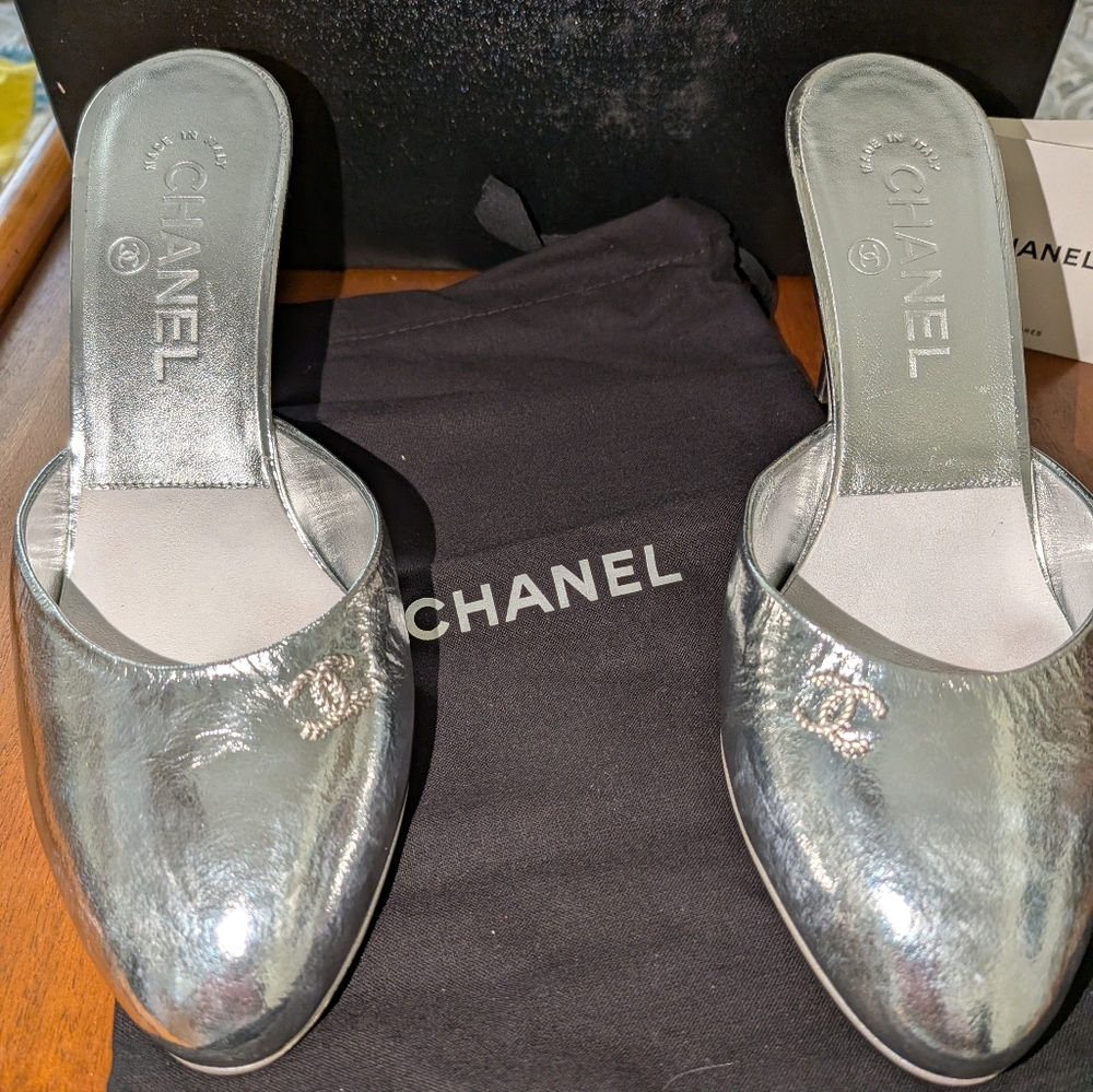 Chanel Metallic Silver Mules. SZ 37 US 6.5-7. NIB. Gorgeous!